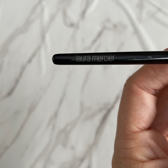 Laura Mercier Creme Eye Detail Brush - Picture 5 of 9